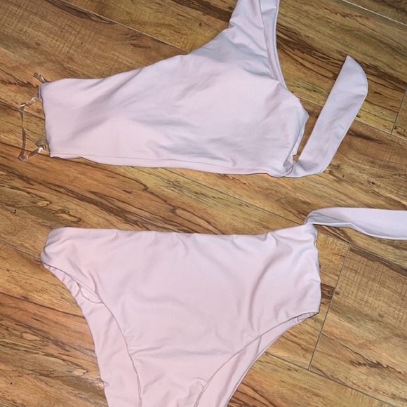 2 piece bathing suit. High waisted - Picture 2 of 3